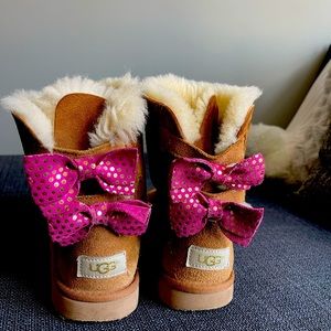 Girls UGG Bailey boots with pink bows. Size 2